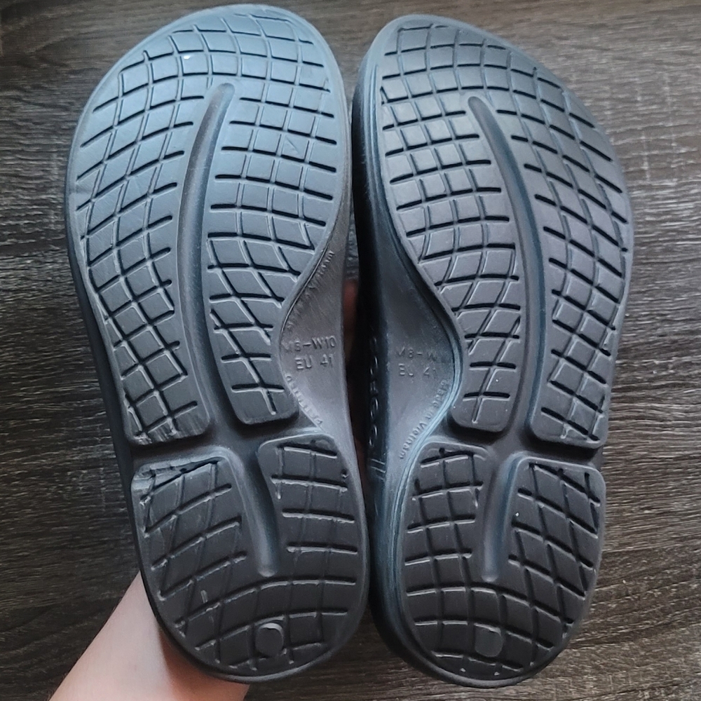 Oofos Ooahh Luxe Recovery Slide Sandals in Calypso - Picture 3 of 4
